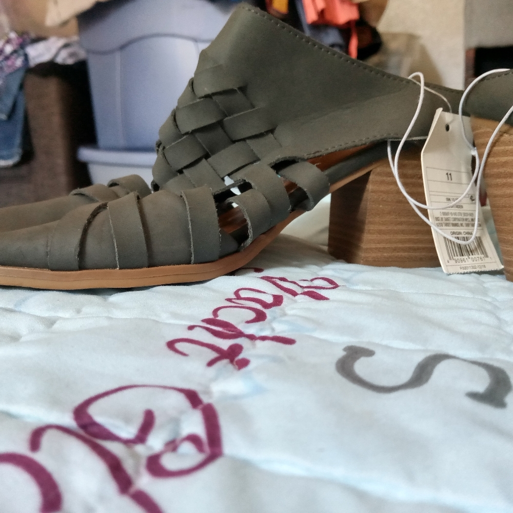 A•NEW•DAY Heels